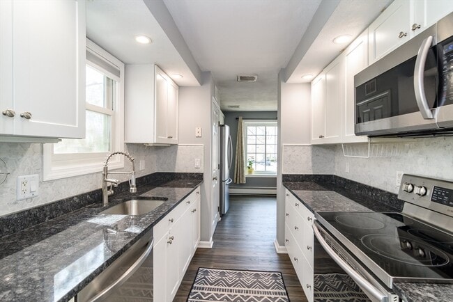 24 Homeward Ln in Natick, MA - Building Photo - Building Photo