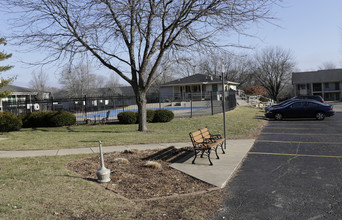 Forest Park Apartments in Peoria Heights, IL - Foto de edificio - Building Photo