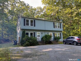 22 Dartmouth Dr in Groton, CT - Building Photo