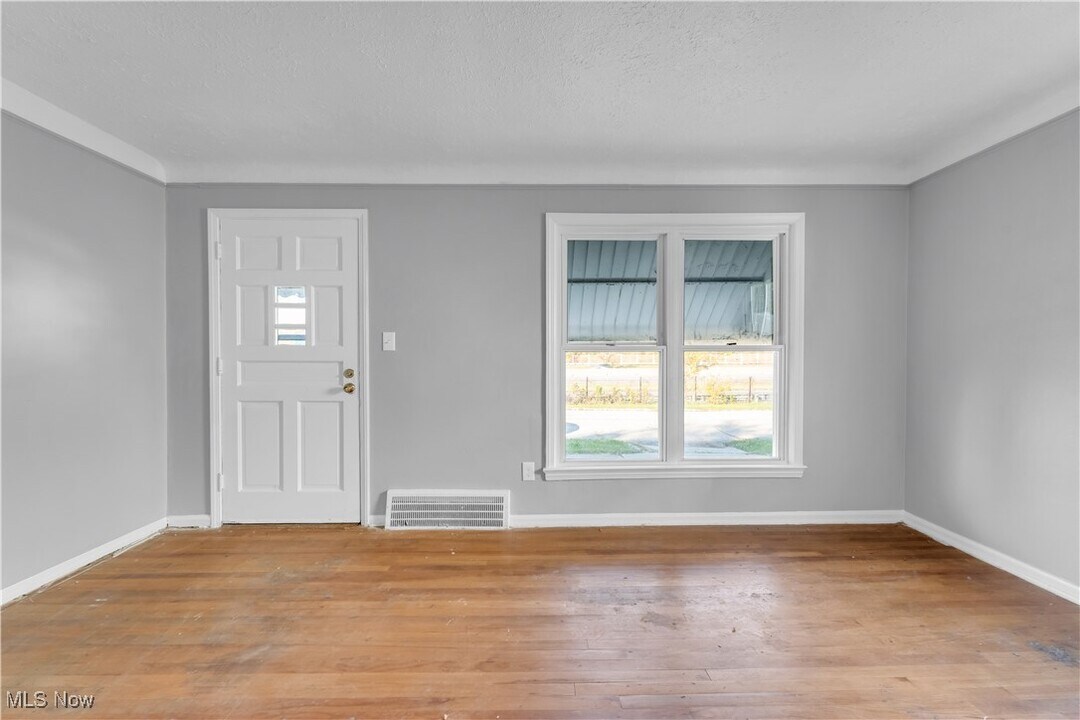 12605 Hirst Ave in Cleveland, OH - Building Photo
