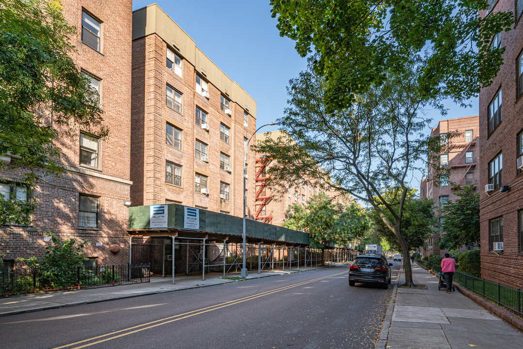 34-20 78th St in Jackson Heights, NY - Foto de edificio