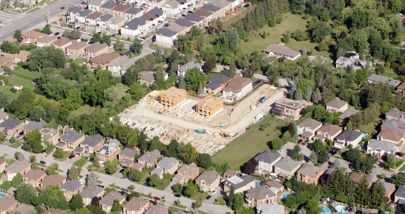 Duchess of Oxford in Richmond Hill, ON - Building Photo