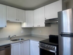 184 Broadway St, Unit #3 in Wakefield, MA - Building Photo - Building Photo