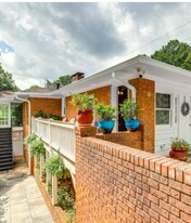 950 Ellis Rd in Stone Mountain, GA - Building Photo