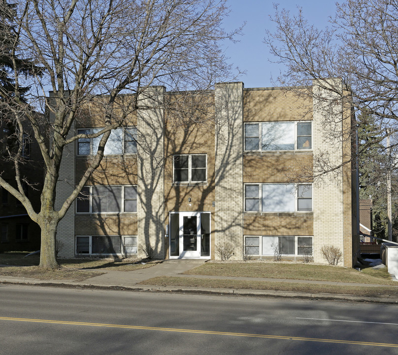 699 Snelling Ave S in St. Paul, MN - Building Photo