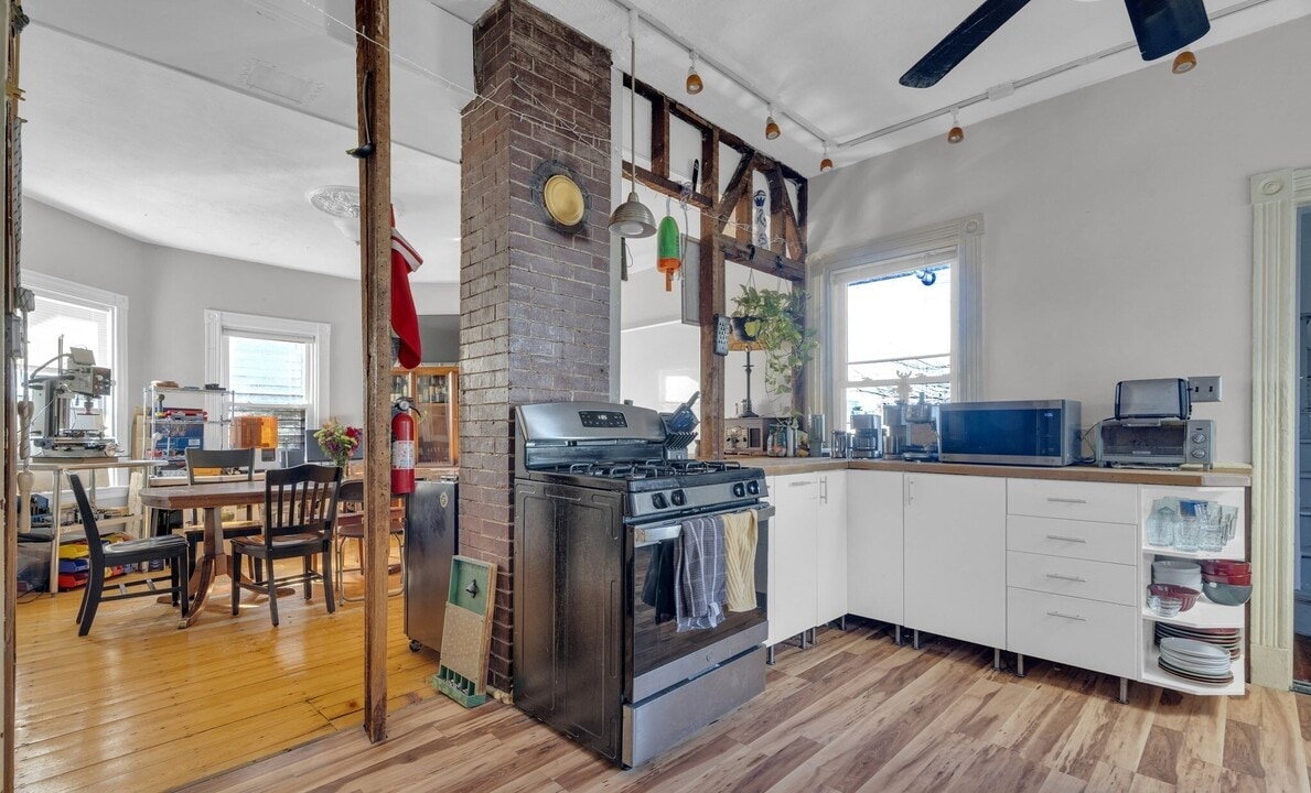 5 Sachem St, Unit 3 in Boston, MA - Foto de edificio