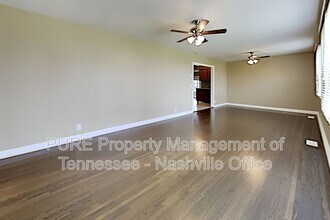 537 Whispering Hills Dr in Nashville, TN - Building Photo - Building Photo