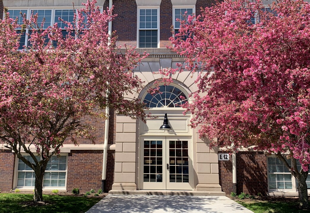 Tiger Senior Apartments in Paris, IL - Foto de edificio