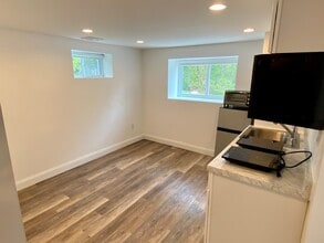 52 S Border Rd, Unit A in Medford, MA - Building Photo - Building Photo