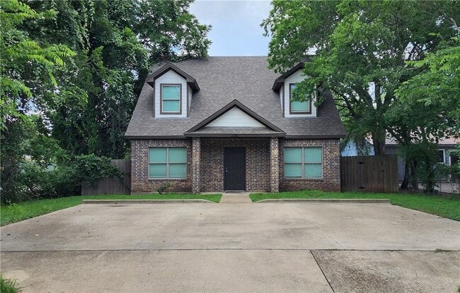 226 Lynn Dr