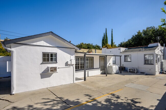 1131 Thompson Ave, Unit A in Glendale, CA - Building Photo - Building Photo