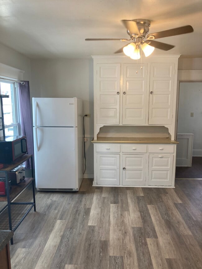 817 Hess Ave, Unit up in Erie, PA - Building Photo - Building Photo