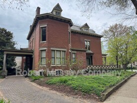 2101 Cherokee Pkwy in Louisville, KY - Building Photo