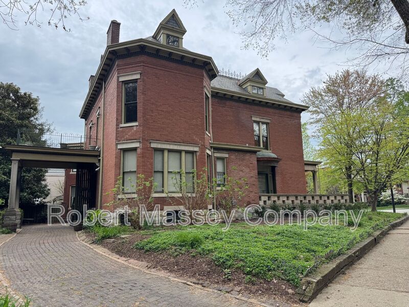 2101 Cherokee Pkwy in Louisville, KY - Building Photo