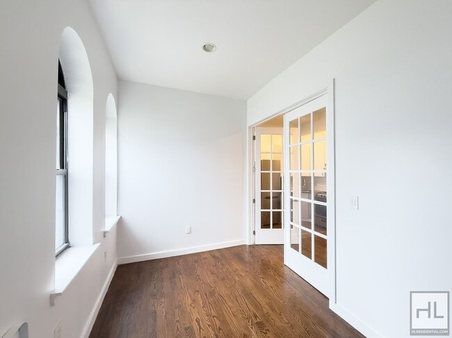 410 Eastern Pkwy in Brooklyn, NY - Foto de edificio - Building Photo