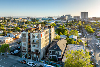 Wardenclyffe Homes in Emeryville, CA - Building Photo - Building Photo