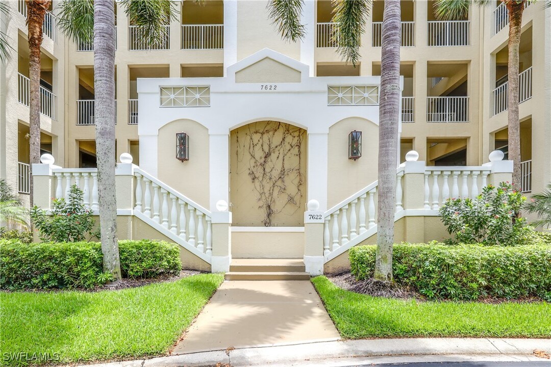 7622 Pebble Creek Cir in Naples, FL - Foto de edificio