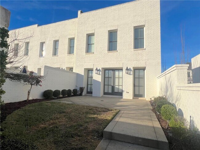 319 S Esplanade in Alpharetta, GA - Building Photo - Building Photo