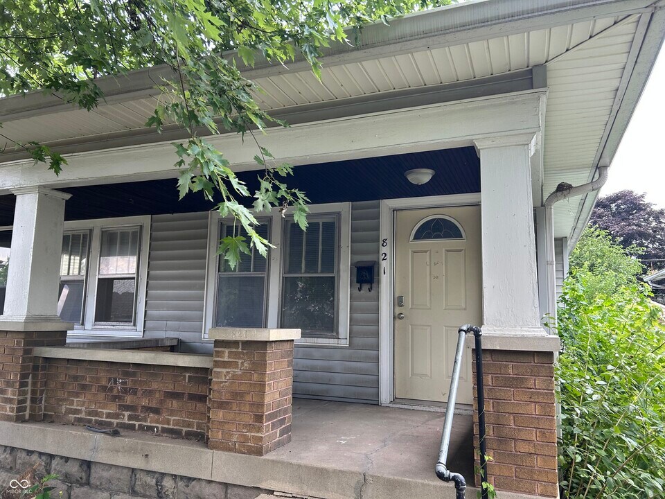 821 N Bradley Ave in Indianapolis, IN - Building Photo