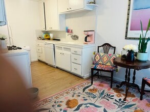 236 La Verne Ave, Unit A in Long Beach, CA - Building Photo - Building Photo