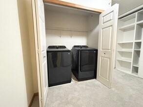 2408 121st Cir NE in Blaine, MN - Foto de edificio - Building Photo