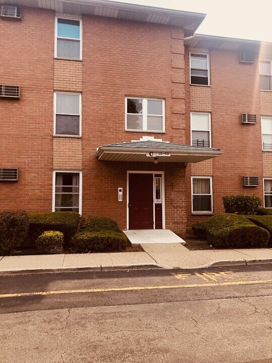 38 Riverview Ct in Secaucus, NJ - Building Photo