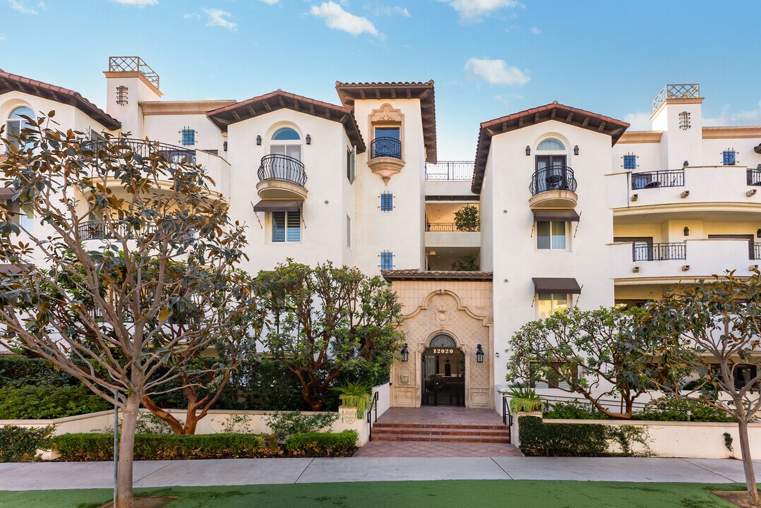 12020 Guerin St, Unit 303 in Studio City, CA - Foto de edificio