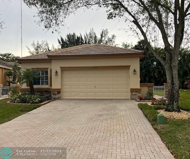 10348 Olde Clydesdale Cir in Wellington, FL - Building Photo