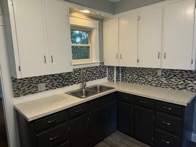 14 Elm St, Unit 1 in Waterville, ME - Foto de edificio - Building Photo