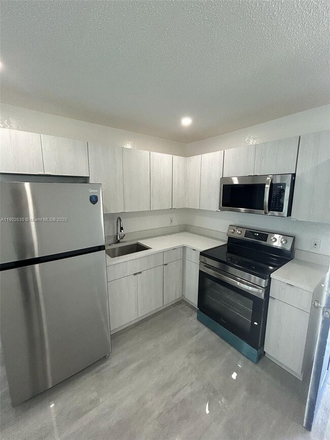 309 Lewis Ln