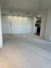 2499 Kapiolani Blvd, Unit 1705 in Honolulu, HI - Building Photo - Building Photo