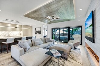 295 5th Ave S in Naples, FL - Building Photo - Building Photo