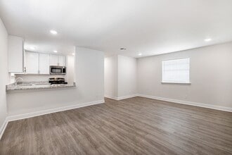 Artwalk Bucktown in Metairie, LA - Building Photo - Building Photo