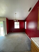 345 Henshaw Ave in Chico, CA - Foto de edificio - Building Photo
