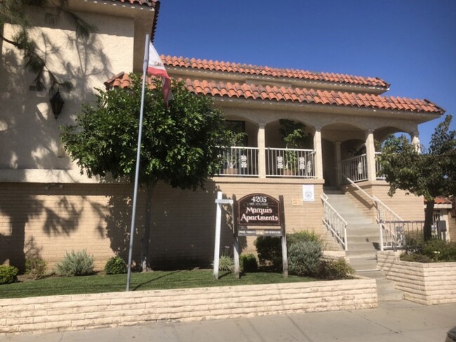 Marquis Apartments in Hawthorne, CA - Foto de edificio - Building Photo