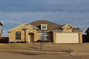 6333 Pool View Dr in Dallas, TX - Building Photo