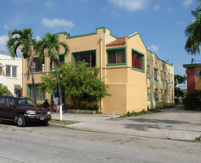 1637 SW 5th St in Miami, FL - Foto de edificio - Building Photo