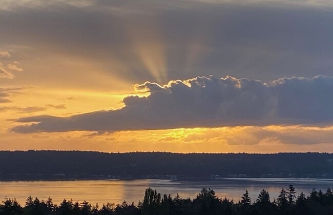 property at 610 N Aurora Ave