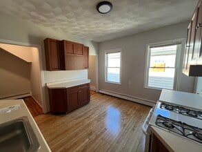 69 Frederick Ave, Unit 69 in Medford, MA - Building Photo - Building Photo