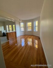 1133 Commonwealth Ave in Boston, MA - Building Photo - Building Photo