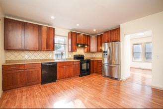 57 Worthen St in West Springfield, MA - Building Photo - Building Photo