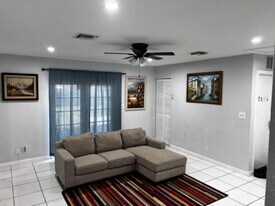 548 NW 2nd Way in Deerfield Beach, FL - Building Photo