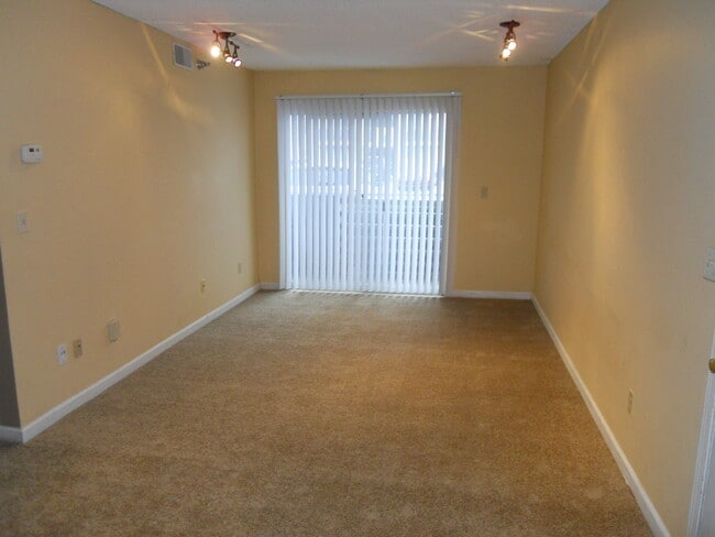 927 Emery Rd, Unit #B102 in Lawrence, KS - Building Photo - Building Photo