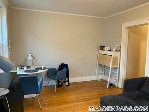 170 Maple St, Unit 209 in Malden, MA - Foto de edificio - Building Photo