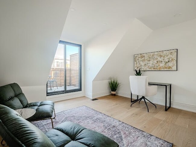 217 Geary Ave in Toronto, ON - Building Photo - Building Photo