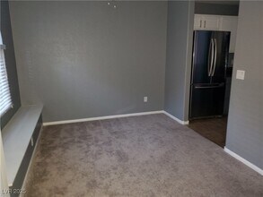 9325 W Desert Inn Rd, Unit 229 in Las Vegas, NV - Building Photo - Building Photo