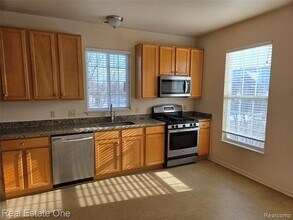 1079 Alameda Blvd in Troy, MI - Building Photo - Building Photo