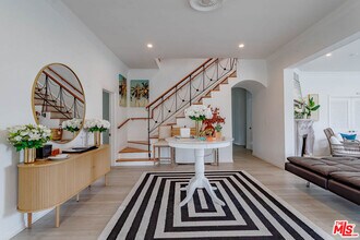 508 N Canon Dr in Beverly Hills, CA - Building Photo - Building Photo