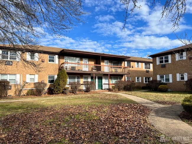 55 Gill Ln in Woodbridge Township, NJ - Building Photo - Building Photo