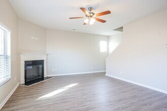 8581 Braylen Manor Dr in Douglasville, GA - Building Photo - Building Photo